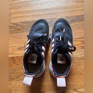 Girls Adidas size 5Y